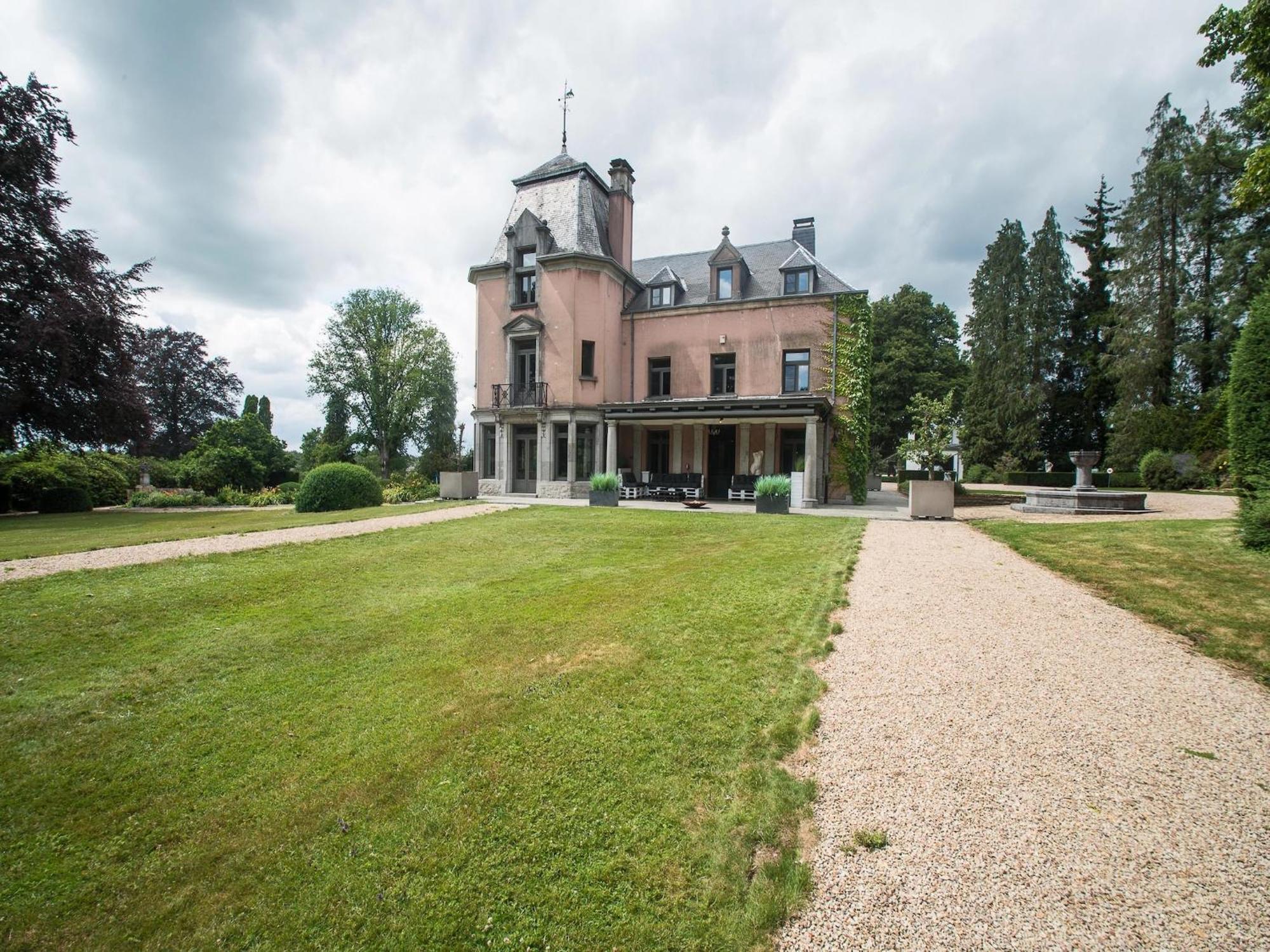 Вилла Luxurious Castle With Hot Tub In The Belgian Jamoigne Экстерьер фото
