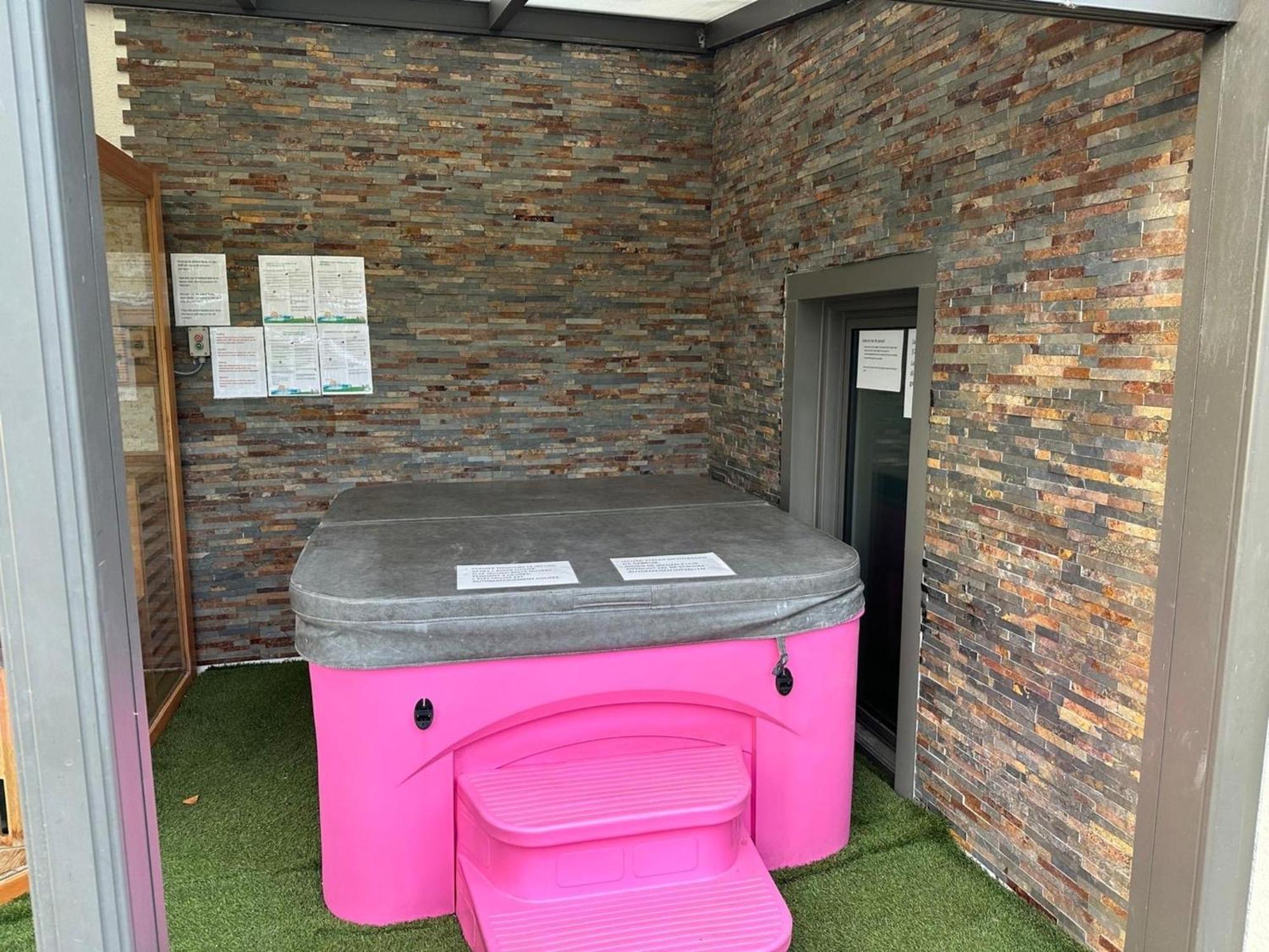 Вилла Luxurious Castle With Hot Tub In The Belgian Jamoigne Экстерьер фото